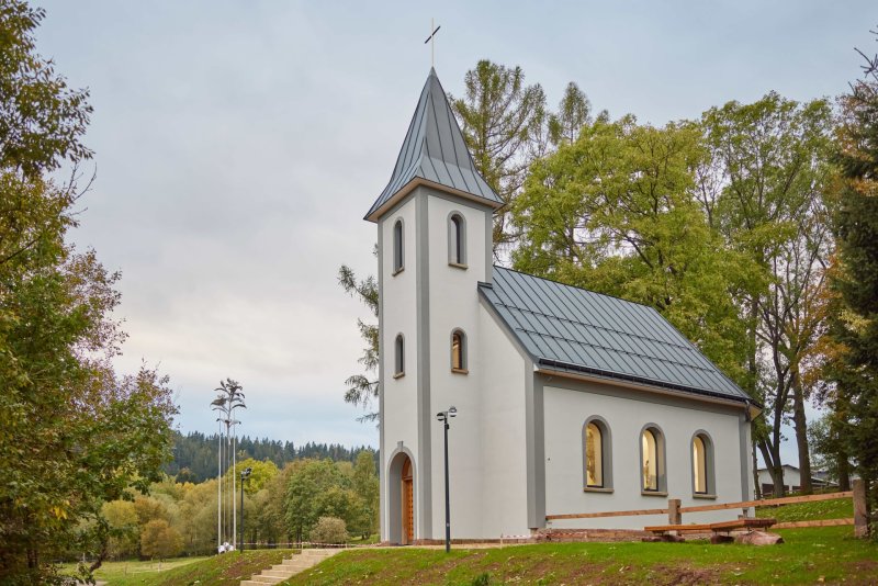 Rekonstrukce kostela sv. Josefa ve Slavětíně od ATELIERU TSUNAMI