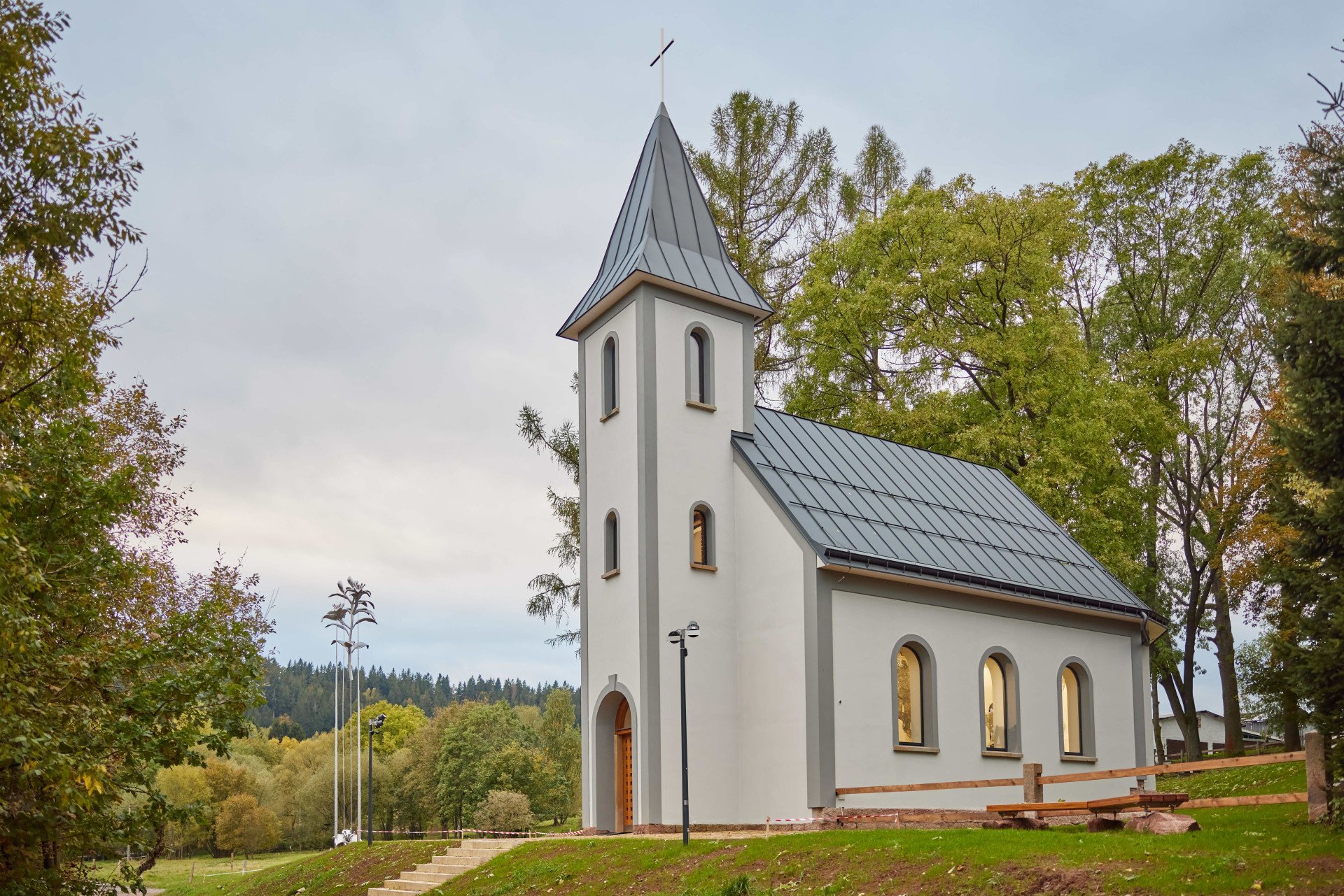 Rekonstrukce kostela sv. Josefa ve Slavětíně od ATELIERU TSUNAMI