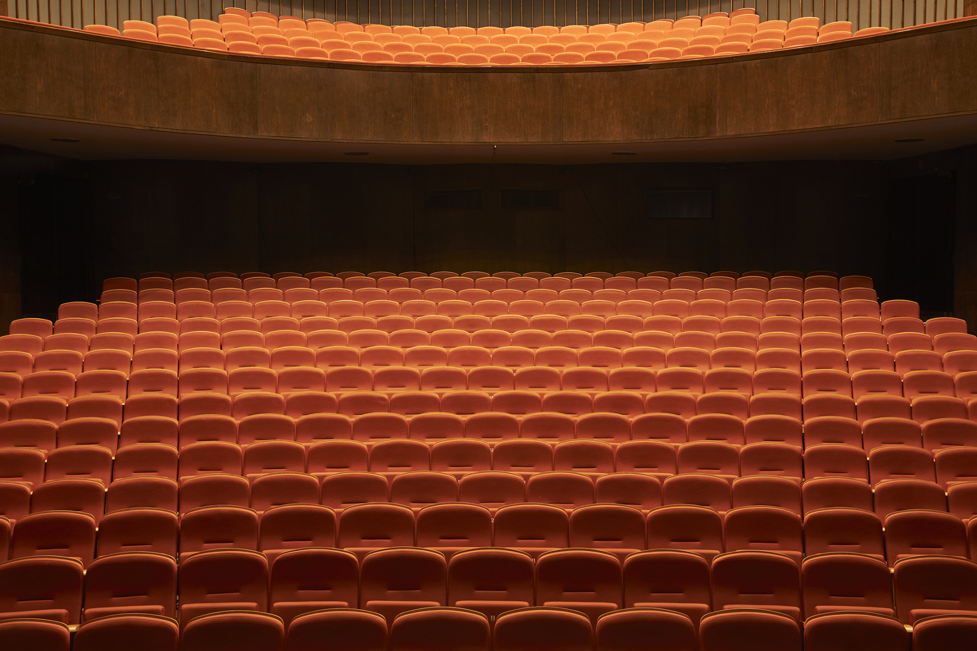 V roce 1955 skončila doktrína socialistického realismu. V soutěži na kulturní dům v Jihlavě zvítězili architekti Vladimír Machonin a Věra Machoninová, kteří zvolili rozvolněný půdorys. 60. léta se blížila.