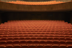 V roce 1955 skončila doktrína socialistického realismu. V soutěži na kulturní dům v Jihlavě zvítězili architekti Vladimír Machonin a Věra Machoninová, kteří zvolili rozvolněný půdorys. 60. léta se blížila.