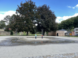 Park pod Vlašským dvorem nedávno revitalizoval kutnohorský architekt Ondřej Kubík