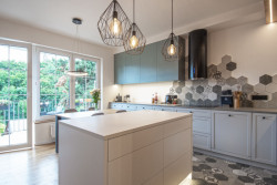 Byt s hexagonální dlažbou, FOREVA architects - foto