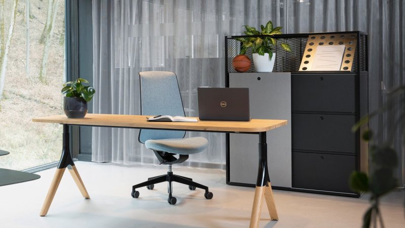 Židle motiv designéra Andrease Korba se každému přizpůsobí sama.