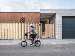 Dom s kamenným pátiom, Beef architekti