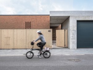 Dom s kamenným pátiom, Beef architekti