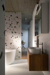 Pohled do koupelny (Dům s atrii v Nedvědicích, AOSI)