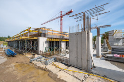 V lukrativní rezidenční oblasti Českých Budějovic roste bytový dům Byty 4 Dvory. (Průběh realizace - květen 2024)