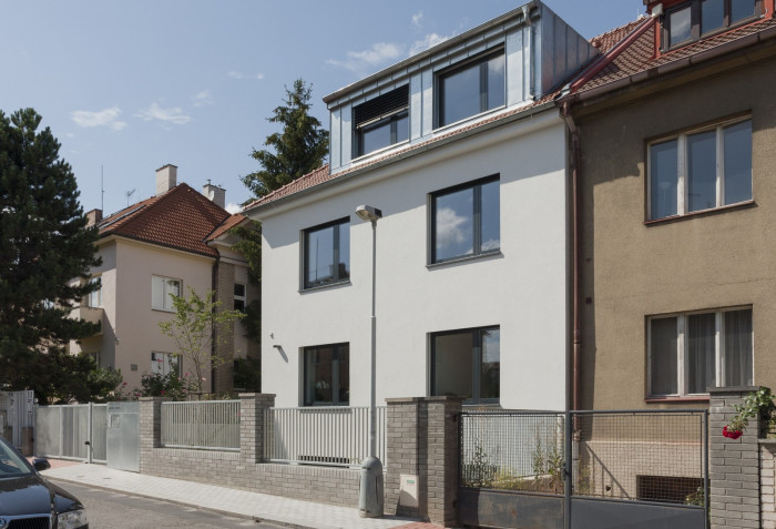 Řadový dům v Praze Liboci od ateliéru Stempel & Tesar architekti