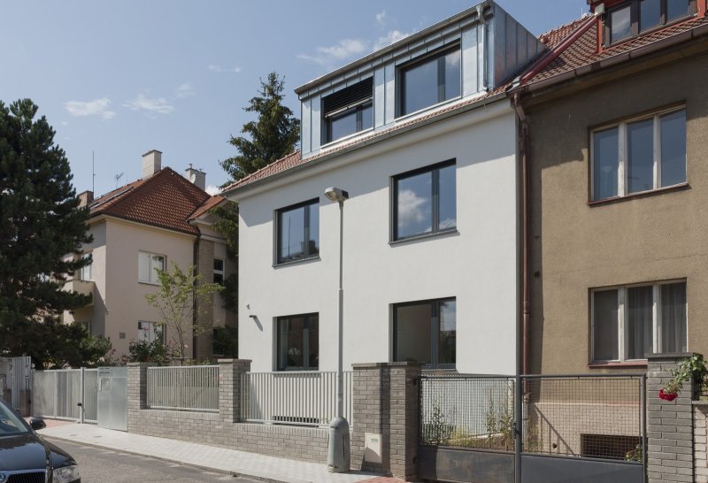 Řadový dům v Praze Liboci od ateliéru Stempel & Tesar architekti