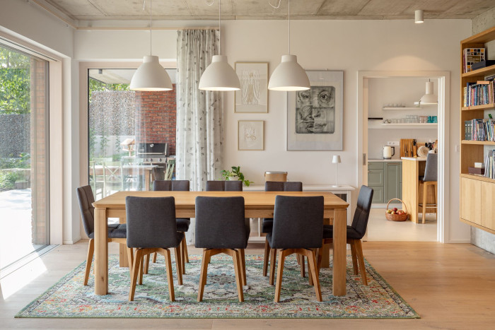 ... místo pro setkávání, společné vaření a trávení volného času. (Elegantní rezidence v Brně podle arch. návrhu Noa architekti, generální dodavatel stavby: VESPER HOMES)