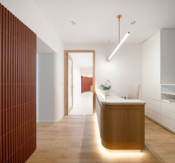 Pohled do kanceláří (Zrekonstruované kanceláře v Paláci Akropolis; Marco Maio Architects)