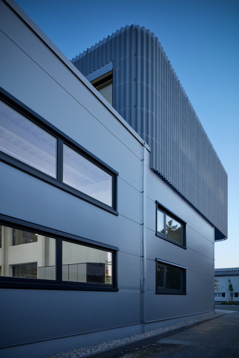 Výrobní a administrativní objekt firmy Pilana Karbid v Hulíně, Ellement architects