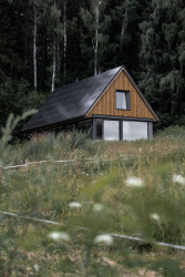 Nezávislý rodinný dům v Pošumaví vznikl za pomoci studenta fakulty stavební Vojtěcha Lichého.