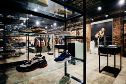 Redesign interiéru prodejny Footshop v pražském prostoru Vnitroblock, studio EYELEVEL.