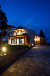 Nízkoenergetický dům po rekonstrukci od ateliéru Vostracký poblíž Českých Budějovic