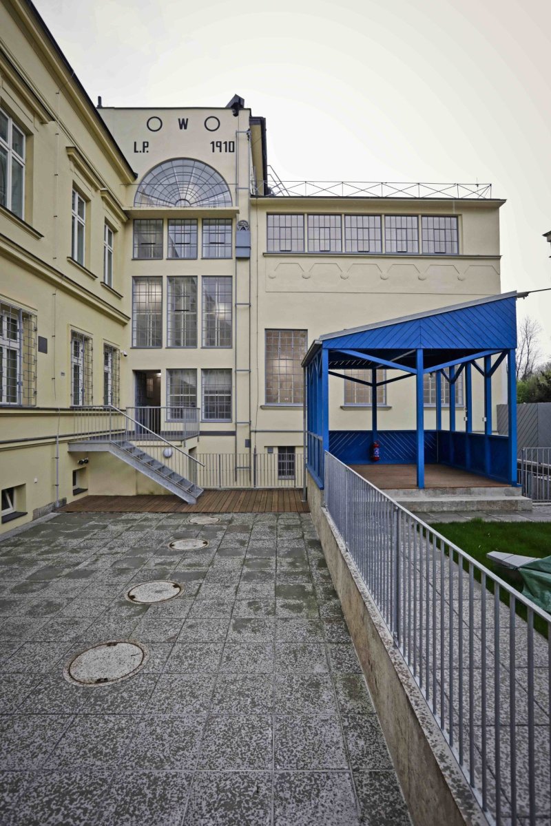 Zprovozněn byl také dříve nepoužívaný dvorek