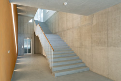 Nový průchod mezi budovou bývalé lázeňské prádelny s kotelnou a Vodoléčebným ústavem (Sluneční lázně v Luhačovicích, TRANSAT architekti)