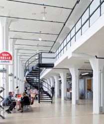 Obr. 8: Supermoderní konstrukce dovolila začlenit další mezipatra – foto