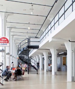Obr. 8: Supermoderní konstrukce dovolila začlenit další mezipatra – foto