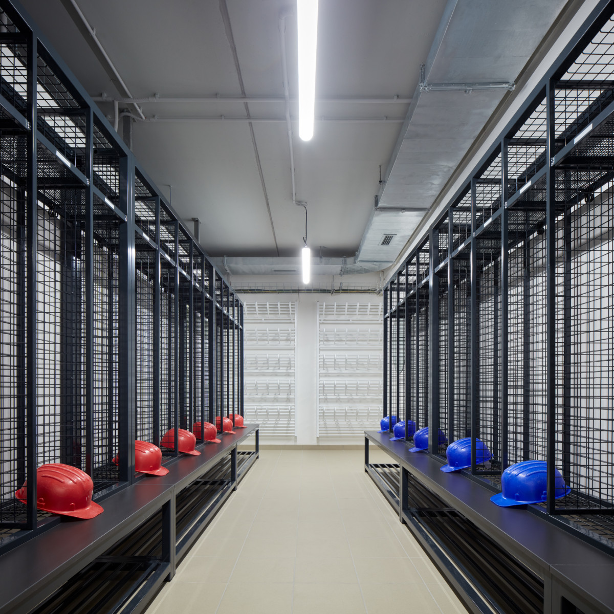 Pohled do šaten (Dětská léčebna se speleoterapií v Ostrově u Macochy; Adam Rujbr Architects)