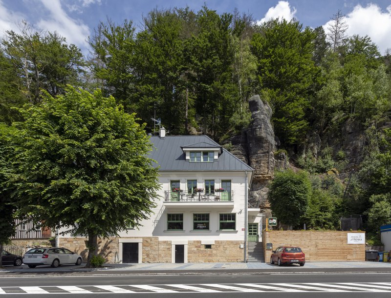 Zrekonstruovaný penzion v Hřensku od architektek z ateliéru Ykony