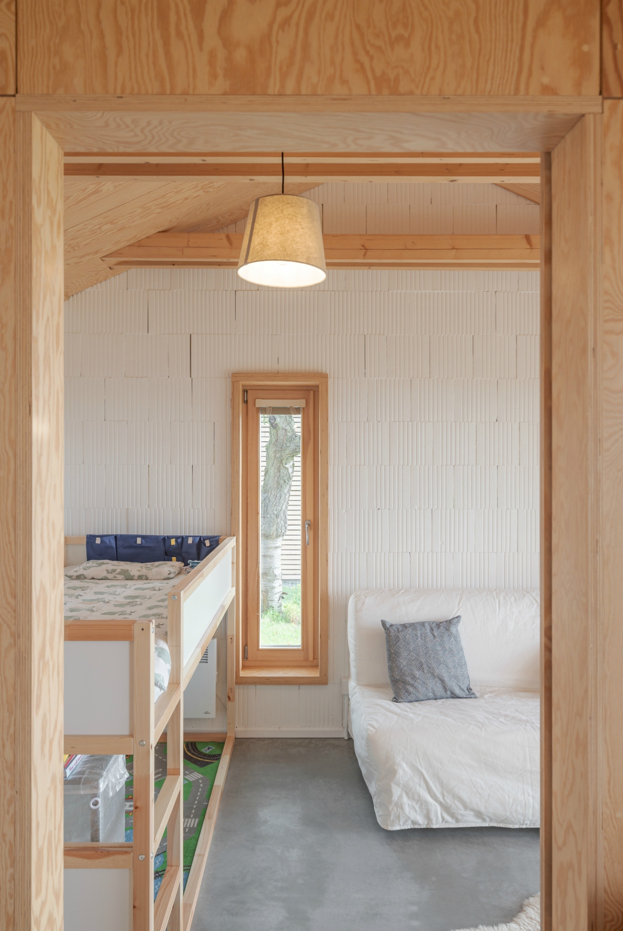 Rekreační domek v Plzni na Mikulce, architectureMADE © Matěj Hošek