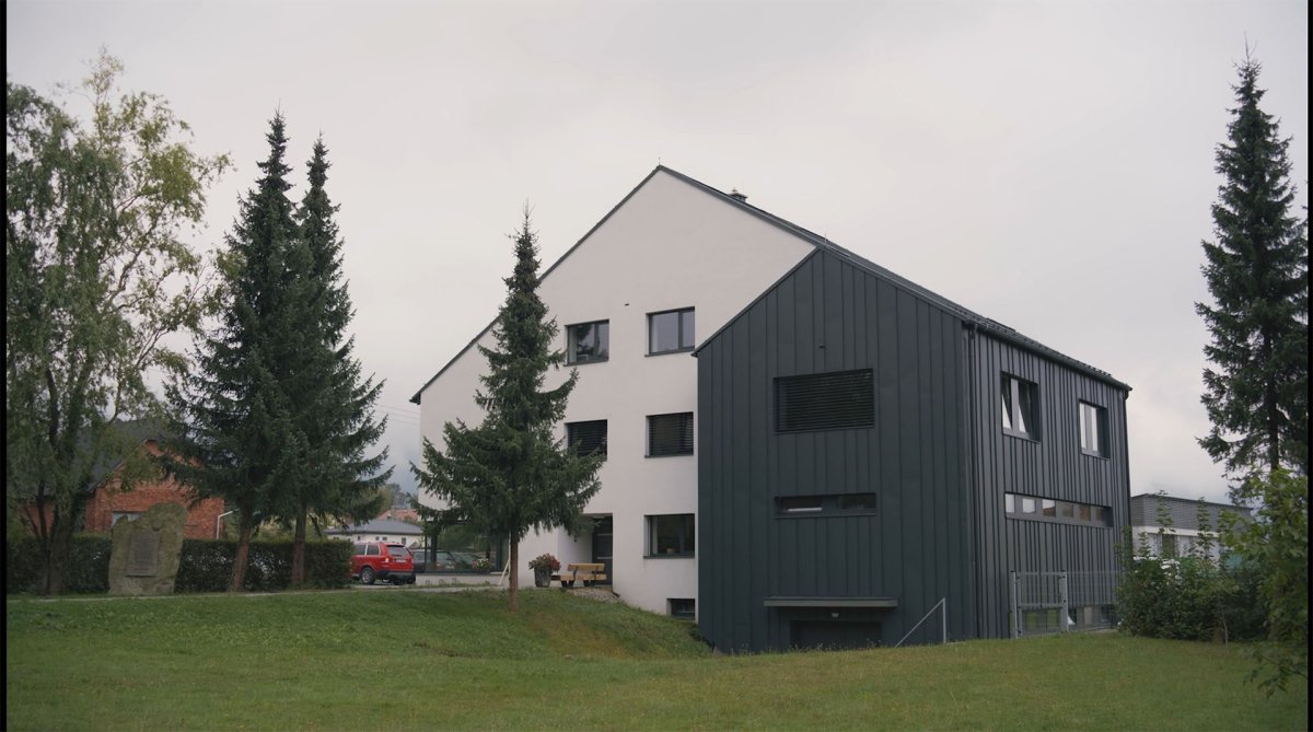 Obecní úřad Trojanovice(snímek k filmu Muž, který sázel domy)