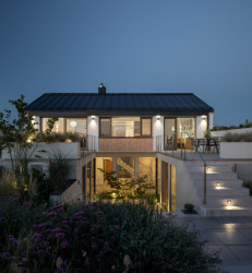 Rodinný dům s atriem, SENAA architekti / Václav Navrátil, Jan Sedláček