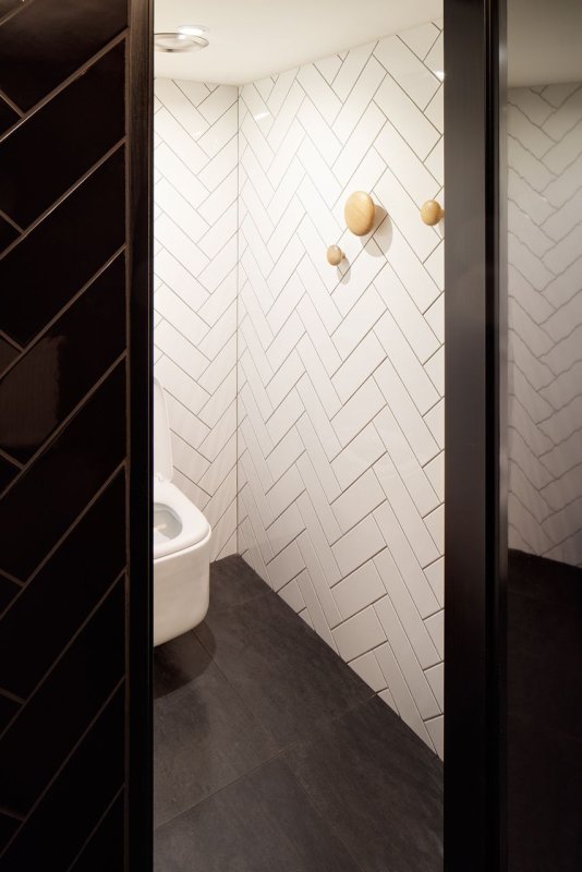 Kryštof Blažek, Interiér restaurace Modrý Zub - foto