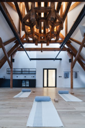 Multifunkční sál v podkroví (Villa Fitz v Rokycanech, Luni architekti)