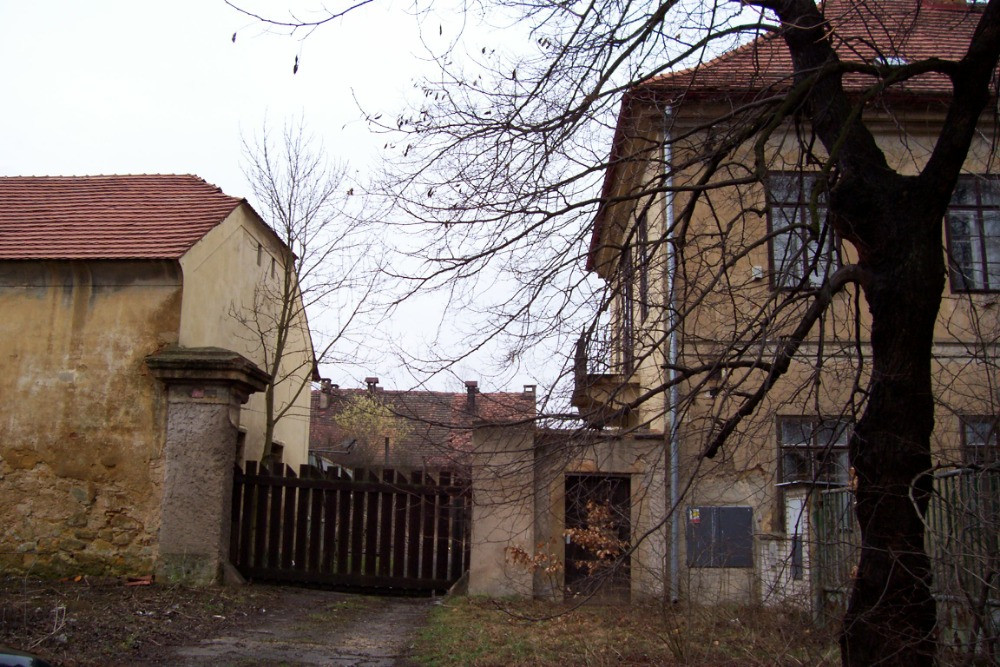 Východní brána - stav před rekonstrukcí (Hájčí dvůr v pražských Stodůlkách)