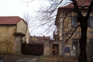 Východní brána - stav před rekonstrukcí (Hájčí dvůr v pražských Stodůlkách)