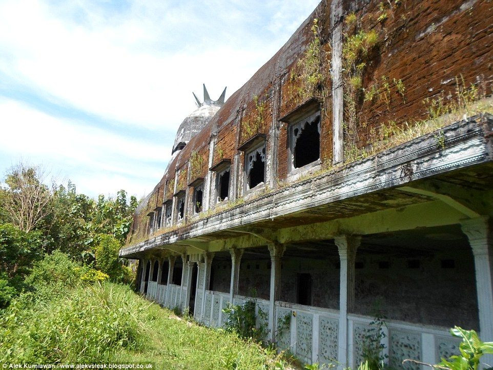 Chicken Church, Jáva