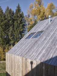 Lesovna poblíž Pacova od studia 20-20-ARCHITEKTI a VYŠEHRAD ateliéru