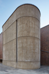 Proto nesměl být pod návrhem ani podepsán, místo něj v projektové dokumentaci figurují pouze jeho mladší kolegové Jan Louda a Zbyšek Stýblo.