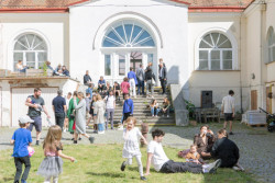 Od 26. do 28. května 2023 bude jihomoravský Mikulov hostit festival Křehký Mikulov. Na programu je designová přehlídka, tvůrčí workshopy i tradiční opékání buřtů