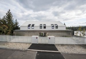 Pohled z ulice (Terasový dvojdům v Krči, martin cenek architecture)