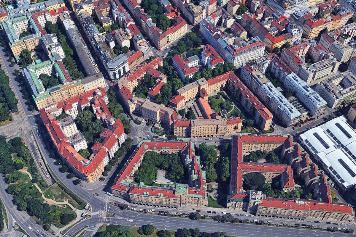Matteottihof (1926 - 1927), Herweghof (1926 - 1927) a Metzleinstalerhof (1916 - 1925) z ptačí perspektivy