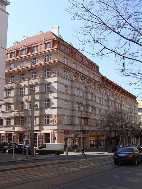 Zajímavé stavby dolní části Vinohradské (Alois Dryák, Palác Radio) - foto