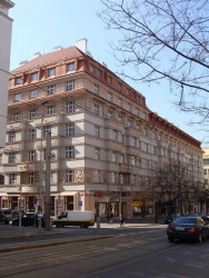 Zajímavé stavby dolní části Vinohradské (Alois Dryák, Palác Radio) - foto