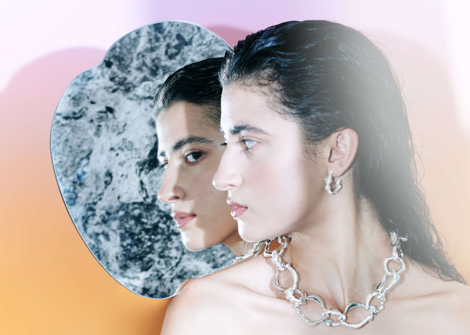 Maria Kobelova, Siri