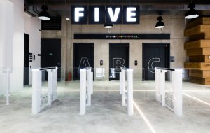FIVE, QARTA architektura.