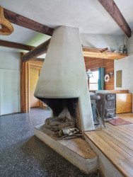 Výstava ve Winternitzově vile představuje soubor chat architektů Františka Cubra a Zdeňka Pokorného na přehradě Seč