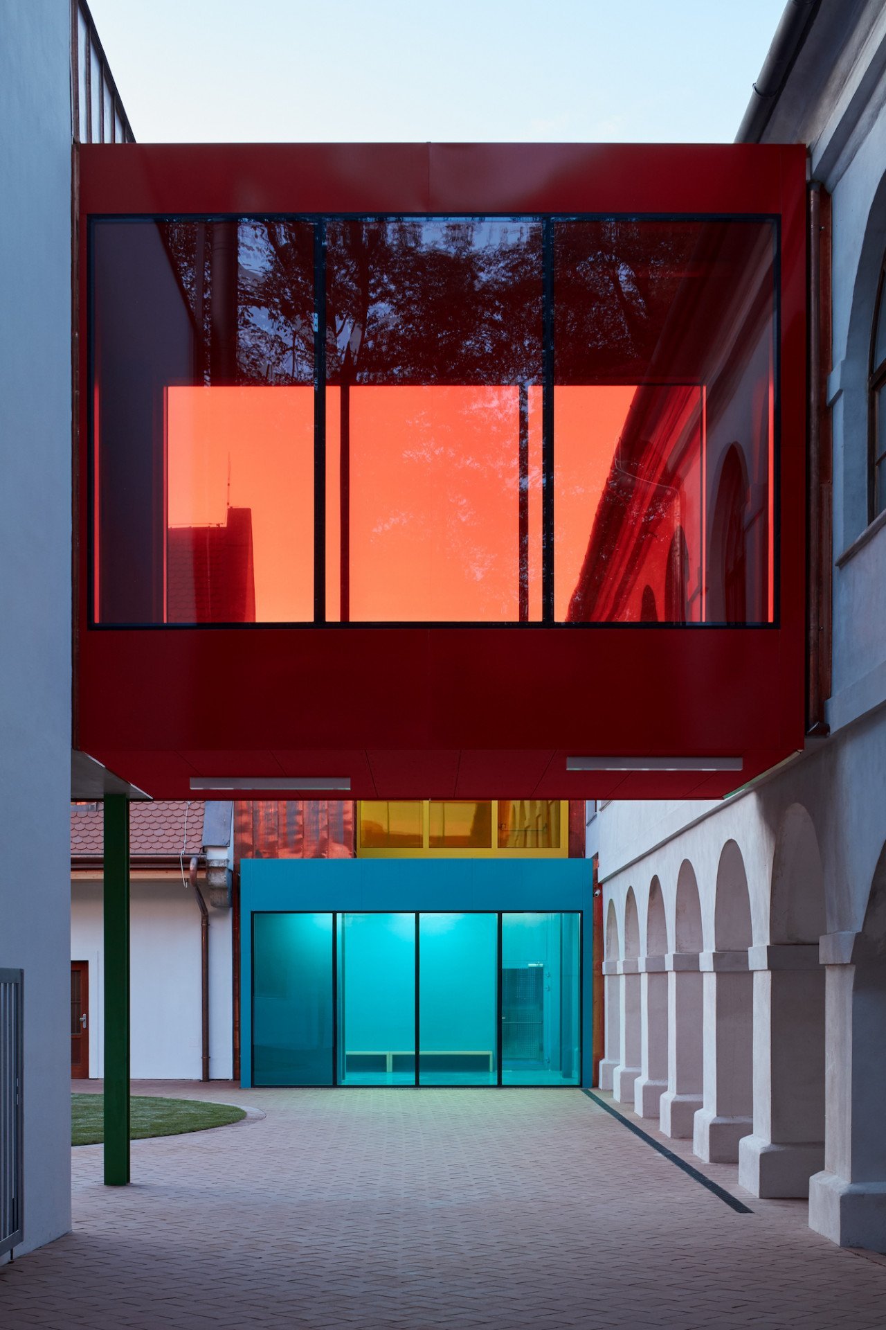 Rekonstrukce a rozšíření Základní školy Vřesovice, Public Atelier, studio FUUZE/ Jiří Markevič, Jaroslav Sedlák © BoysPlayNice