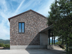 Mimarlar ve Han Tümertekin, lisovna organického oleje v Angelu, foto