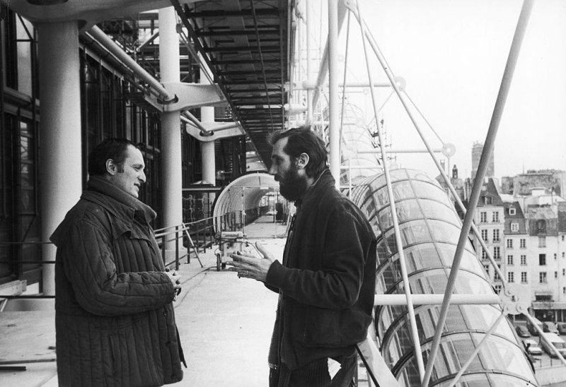 Richard Rogers a Renzo Piano na staveništi Centre Pompidou v roce 1977