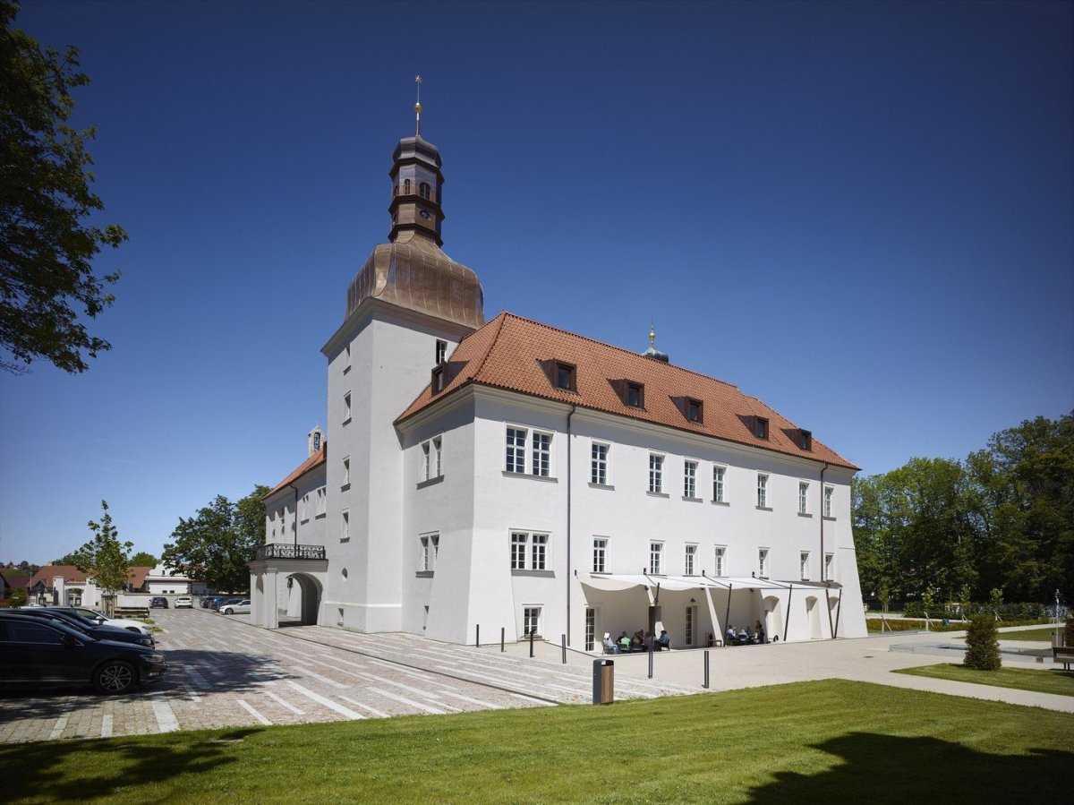Rekonstrukce arcibiskupského zámku a zahrad na hotel, SHA Šafer Hájek architekti