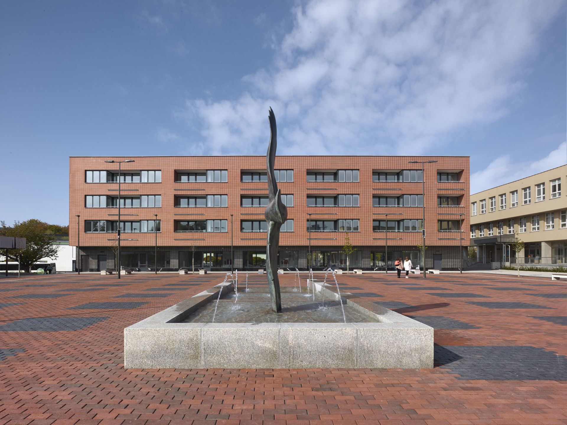 Náměstí 28. října v Orlové, Atelier RAW: Cílem projektu bylo zřetelněji vymezit centrum, nově ho definovat a současně navázat na pravoúhlou urbanistickou strukturu místa