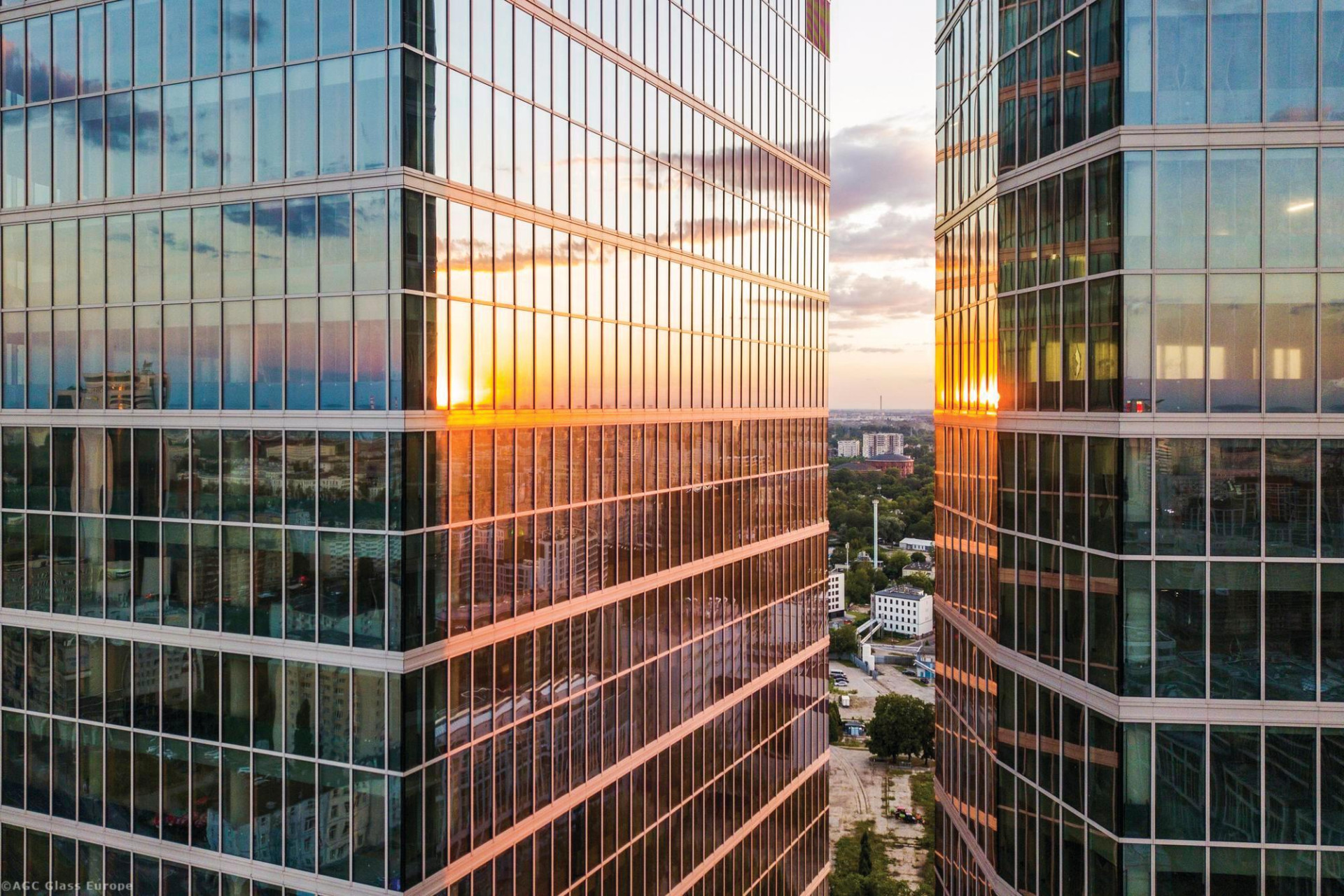 Panorama polské Varšavy se rychle mění. Pojďme se podívat na jednotlivé budovy nového administrativního bloku ve Varšavě. (na fotografii The Warsaw HUB)