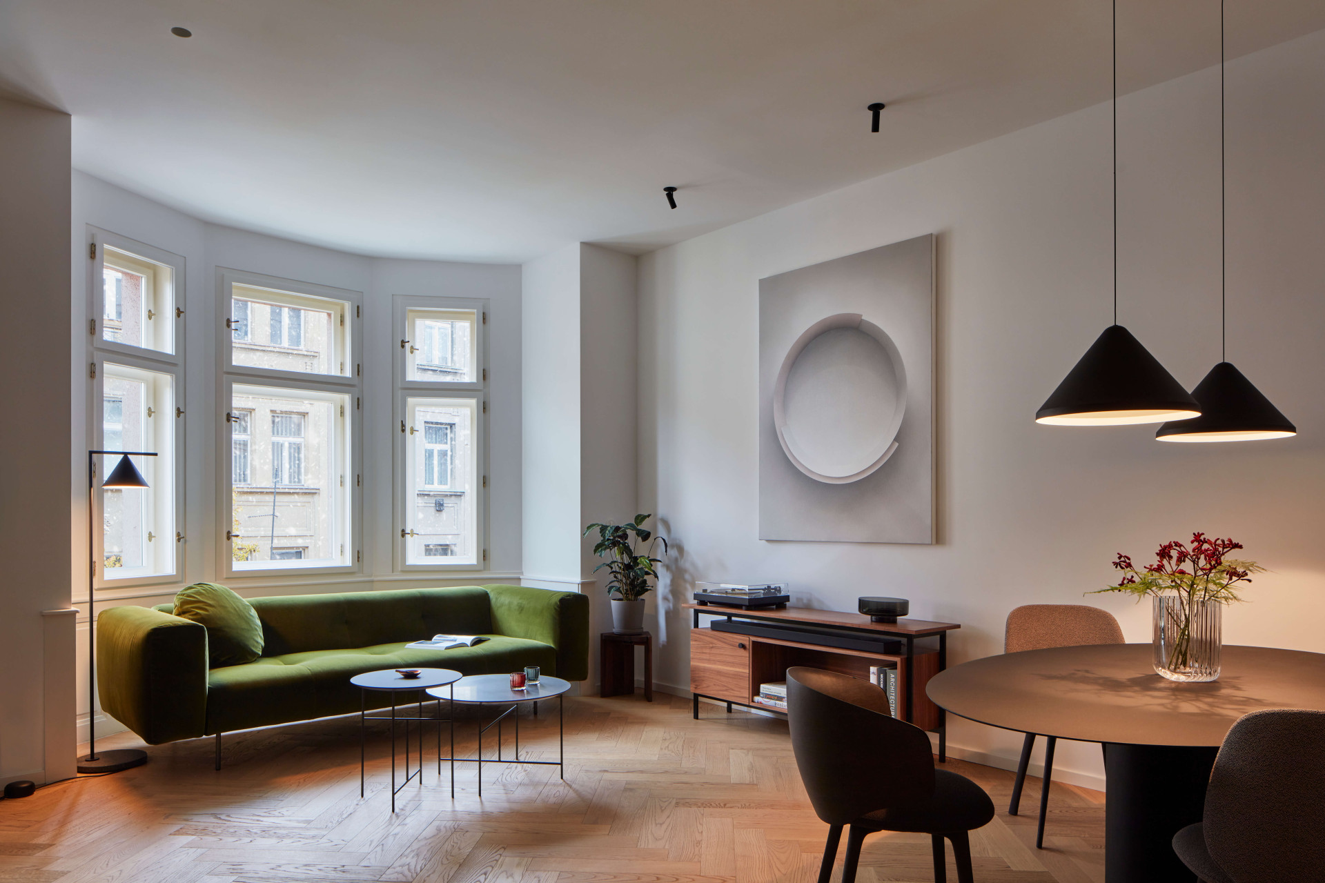 Architektka Tereza Stambolijská navrhla interiér bytu v pražské Bubenči.